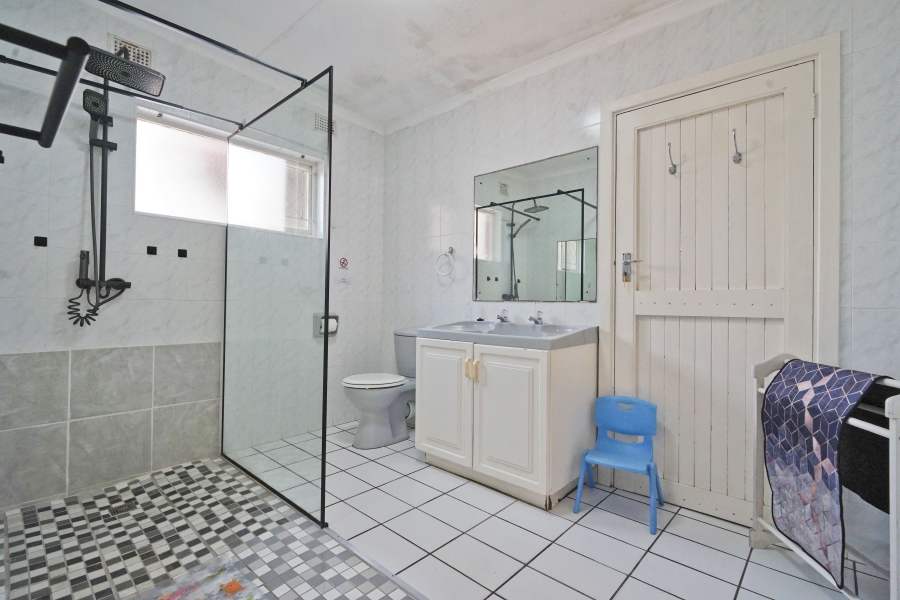 5 Bedroom Property for Sale in Winterstrand Eastern Cape
